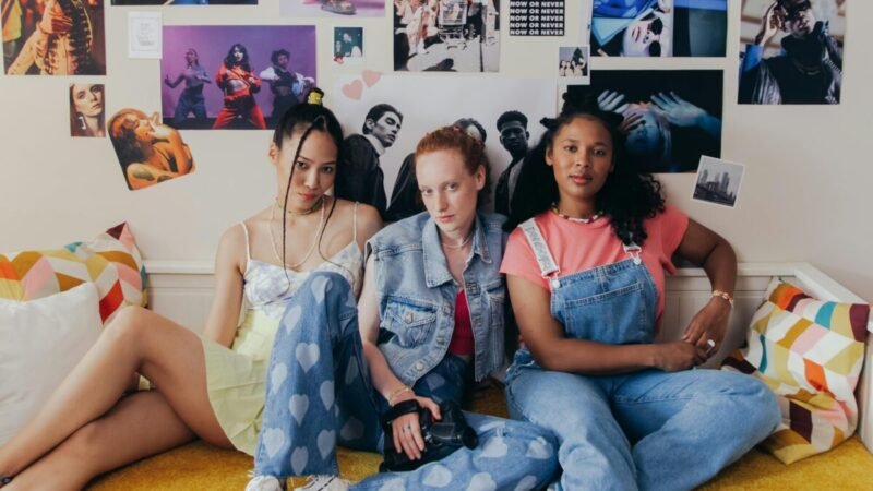 women of 90s fashion